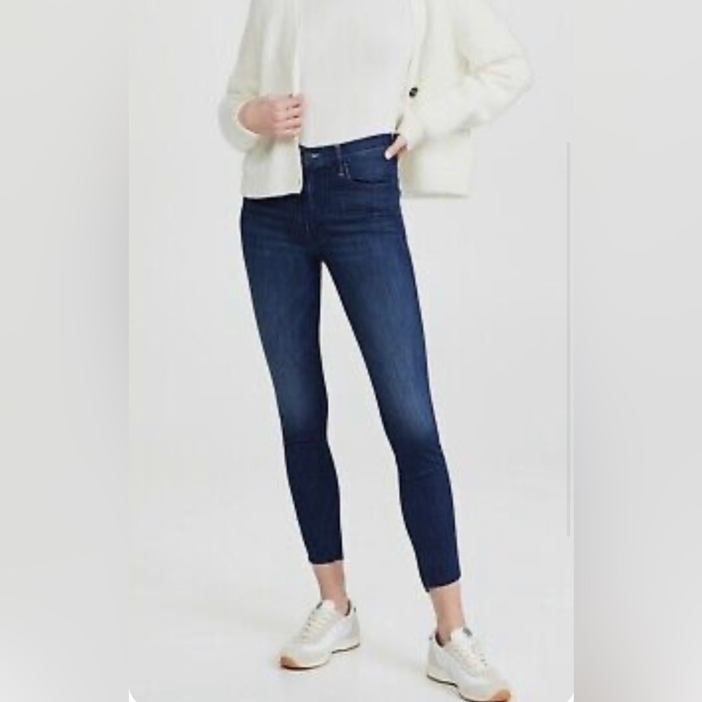 *NEW* MOTHER stunner zip ankle fray jeans
